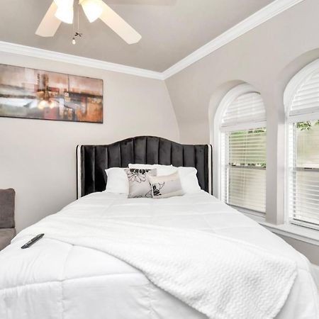 Stunning Private Room In Town Home Houston Extérieur photo